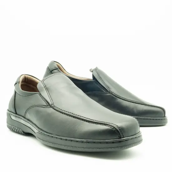 Mocasín cómodos ligeros con plantilla especial color negro. Ortho Soluciones