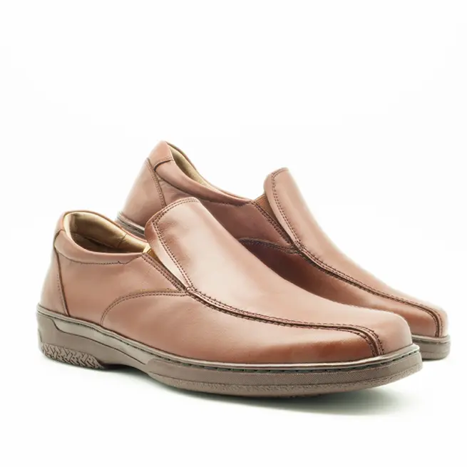 Modelo 6986 Mocasín cómodos ligeros con plantilla especial color marrón.